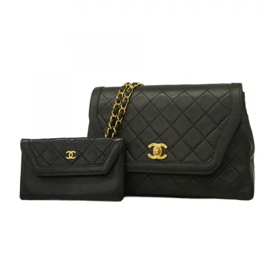 Pre-owned Chanel Leather Shoulder Bag () In Black