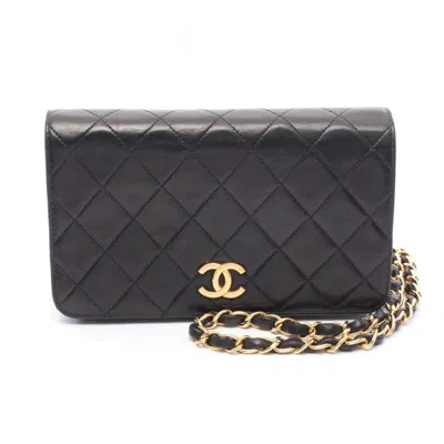 Pre-owned Chanel Leather Shoulder Bag () In Black