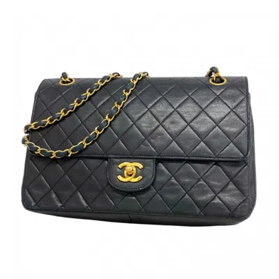 Pre-owned Chanel Leather Shoulder Bag () In Black