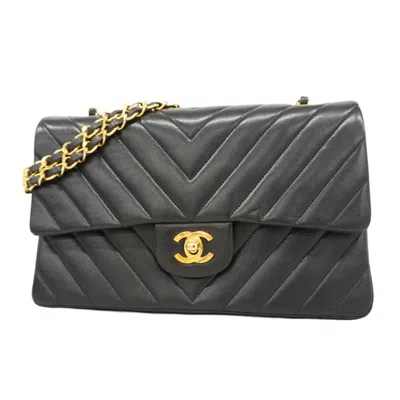 Pre-owned Chanel Leather Shoulder Bag () In Black