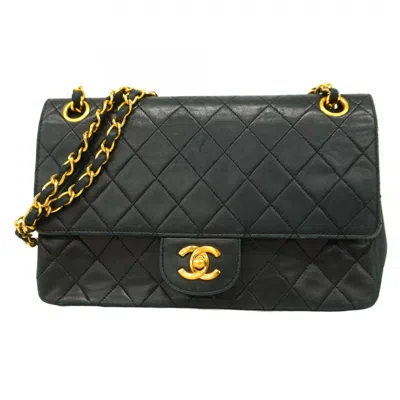 Pre-owned Chanel Leather Shoulder Bag () In Black