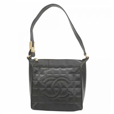 Pre-owned Chanel Leather Shoulder Bag () In Black