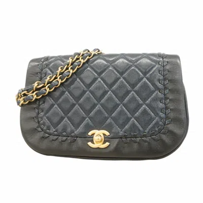 Pre-owned Chanel Leather Shoulder Bag () In Black