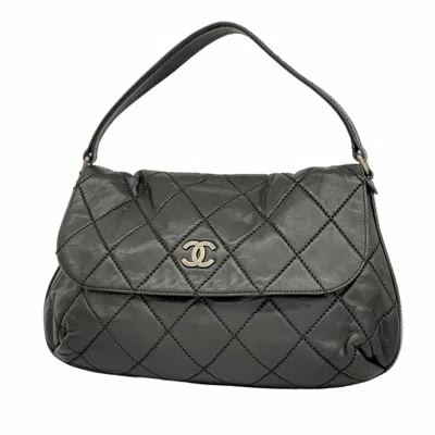 Pre-owned Chanel Leather Shoulder Bag () In Black