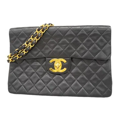 Pre-owned Chanel Leather Shoulder Bag () In Black
