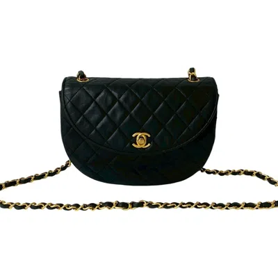 Pre-owned Chanel Leather Shoulder Bag () In Black