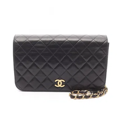 Pre-owned Chanel Leather Shoulder Bag () In Black