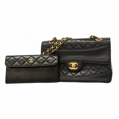 Pre-owned Chanel Leather Shoulder Bag () In Black