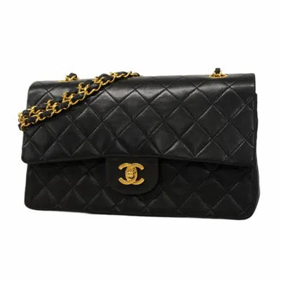 Pre-owned Chanel Leather Shoulder Bag () In Black