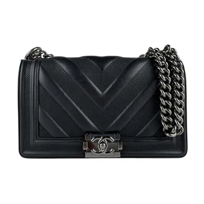 Pre-owned Chanel Leather Shoulder Bag () In Black