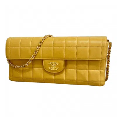 Pre-owned Chanel Leather Shoulder Bag () In Brown