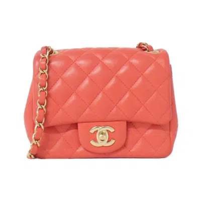 Pre-owned Chanel Leather Shoulder Bag () In Gold