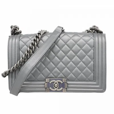 Pre-owned Chanel Leather Shoulder Bag () In Gray