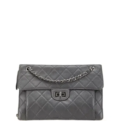 Pre-owned Chanel Leather Shoulder Bag () In Gray
