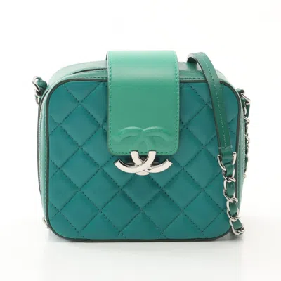 Pre-owned Chanel Leather Shoulder Bag () In Green