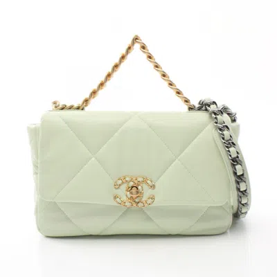 Pre-owned Chanel Leather Shoulder Bag () In Green
