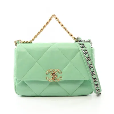 Pre-owned Chanel Leather Shoulder Bag () In Green