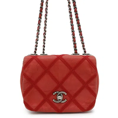 Pre-owned Chanel Leather Shoulder Bag () In Red