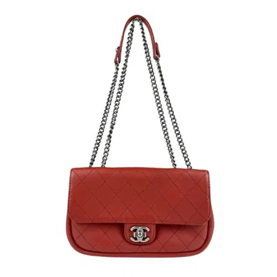 Pre-owned Chanel Leather Shoulder Bag () In Red