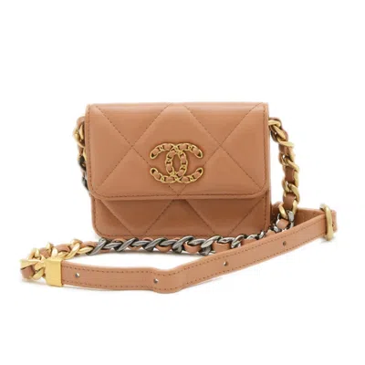 Pre-owned Chanel Leather Shoulder Bag () In Sand