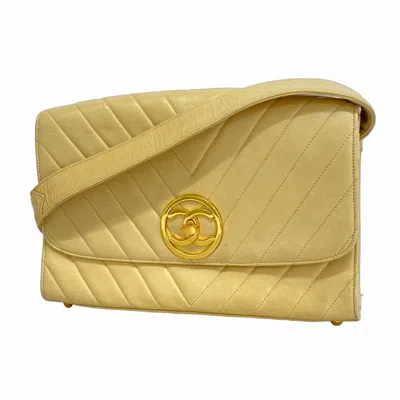 Pre-owned Chanel Leather Shoulder Bag () In Sand