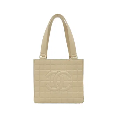 Pre-owned Chanel Leather Shoulder Bag () In Sand
