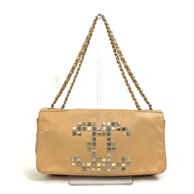 Pre-owned Chanel Leather Shoulder Bag () In Sand