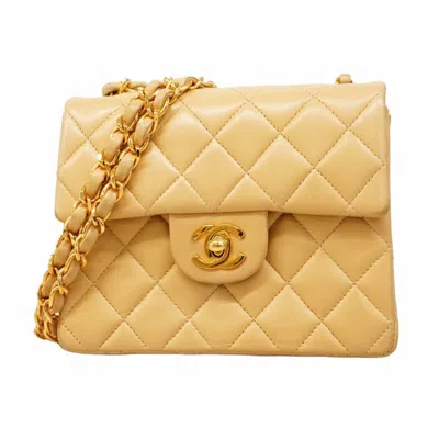 Pre-owned Chanel Leather Shoulder Bag () In Sand