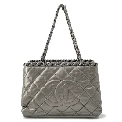Pre-owned Chanel Leather Shoulder Bag () In Silver