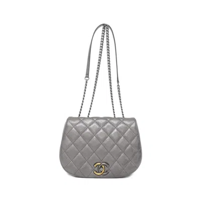 Pre-owned Chanel Leather Shoulder Bag () In Silver