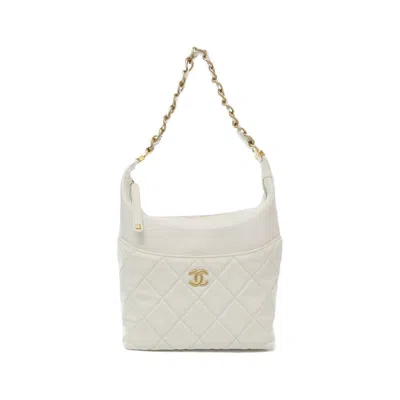 Pre-owned Chanel Leather Shoulder Bag () In White
