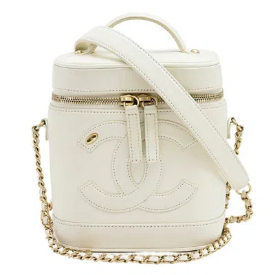 Pre-owned Chanel Leather Shoulder Bag () In White