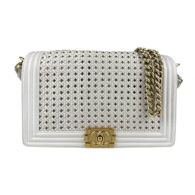Pre-owned Chanel Leather Shoulder Bag () In White