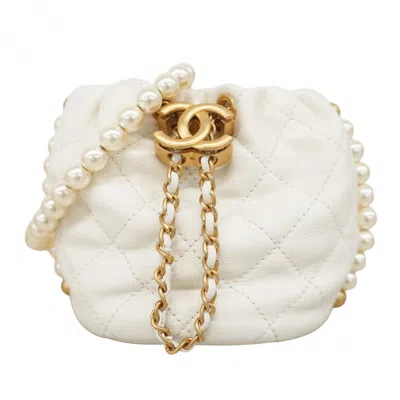 Pre-owned Chanel Leather Shoulder Bag () In White