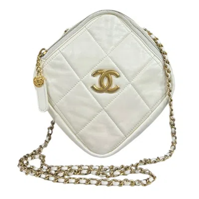 Pre-owned Chanel Leather Shoulder Bag () In White