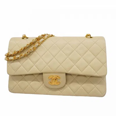 Pre-owned Chanel Leather Shoulder Bag () In White