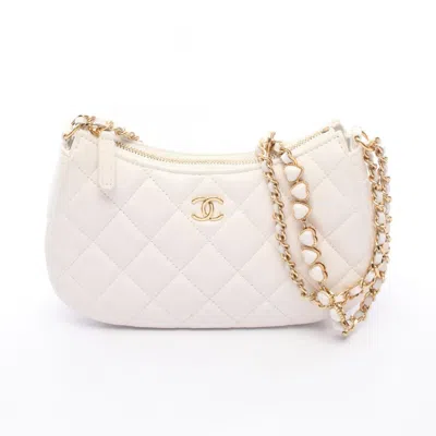 Pre-owned Chanel Leather Shoulder Bag () In White