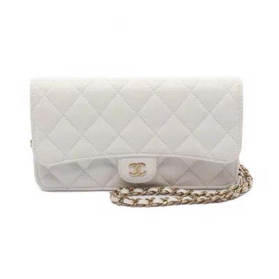 Pre-owned Chanel Leather Shoulder Bag () In White
