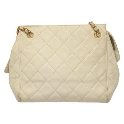 Pre-owned Chanel Leather Shoulder Bag () In White