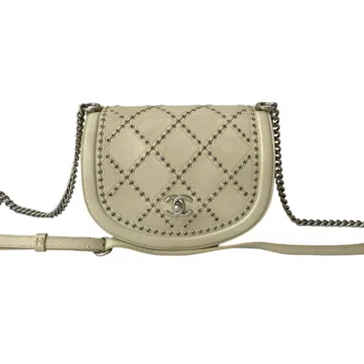 Pre-owned Chanel Leather Shoulder Bag () In White