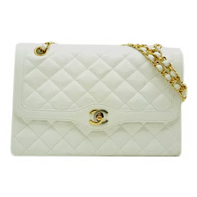 Pre-owned Chanel Leather Shoulder Bag () In White