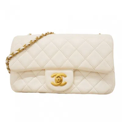 Pre-owned Chanel Leather Shoulder Bag () In White