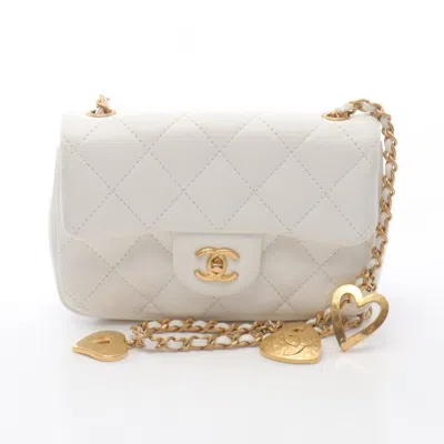 Pre-owned Chanel Leather Shoulder Bag () In White