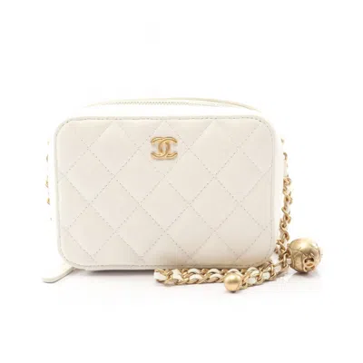 Pre-owned Chanel Leather Shoulder Bag () In White