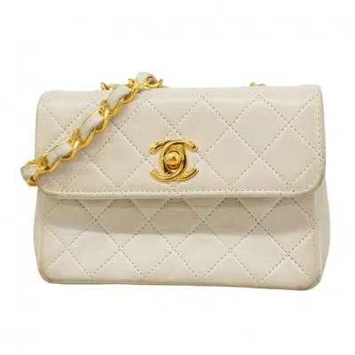 Pre-owned Chanel Leather Shoulder Bag () In White