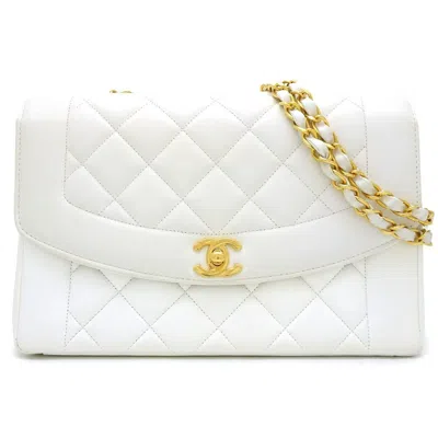 Pre-owned Chanel Leather Shoulder Bag () In White