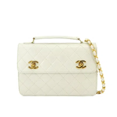 Pre-owned Chanel Leather Shoulder Bag () In White