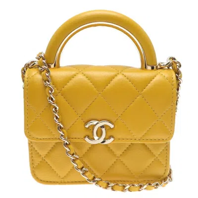 Pre-owned Chanel Leather Shoulder Bag () In Yellow