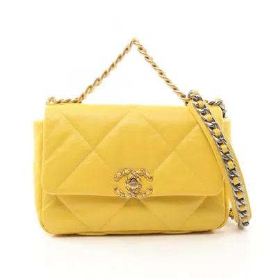 Pre-owned Chanel Leather Shoulder Bag () In Yellow