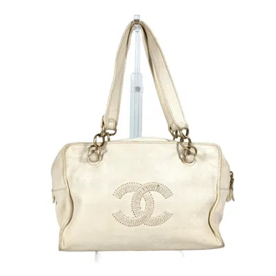 Pre-owned Chanel Leather Shoulder Bag Tote Bag () In White